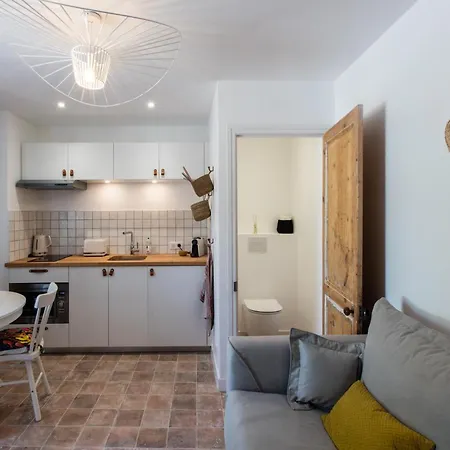 Les De Charly-superbe Duplex Dans Un Particulier, Parking Privé Gratuit *