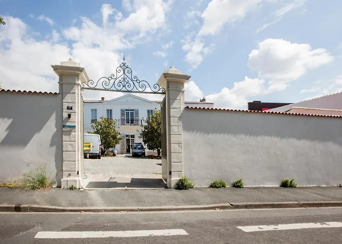 Apartment Les De Charly-superbe Duplex Dans Un Particulier, Parking Prive Gratuit La Rochelle (Charente-Maritime)
