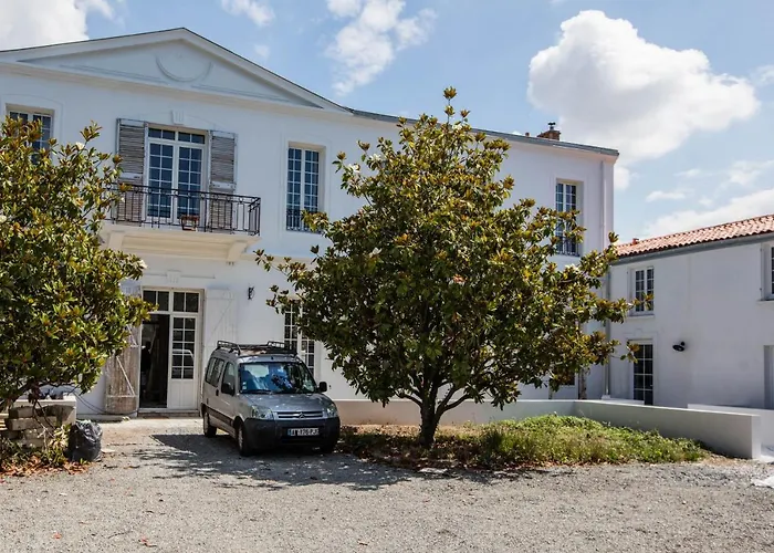 Apartment Les De Charly-superbe Duplex Dans Un Particulier, Parking Prive Gratuit La Rochelle (Charente-Maritime)
