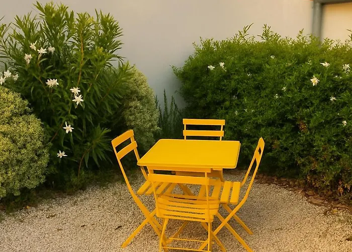 Apartment Les De Charly-superbe Duplex Dans Un Particulier, Parking Prive Gratuit La Rochelle (Charente-Maritime)